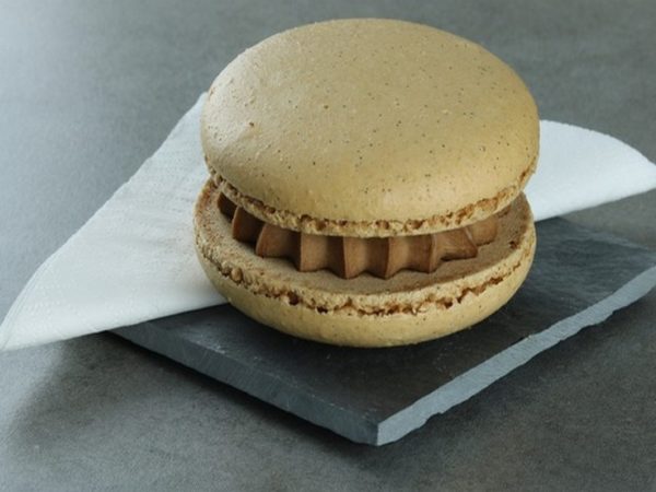 Macaron coeur coulant caramel